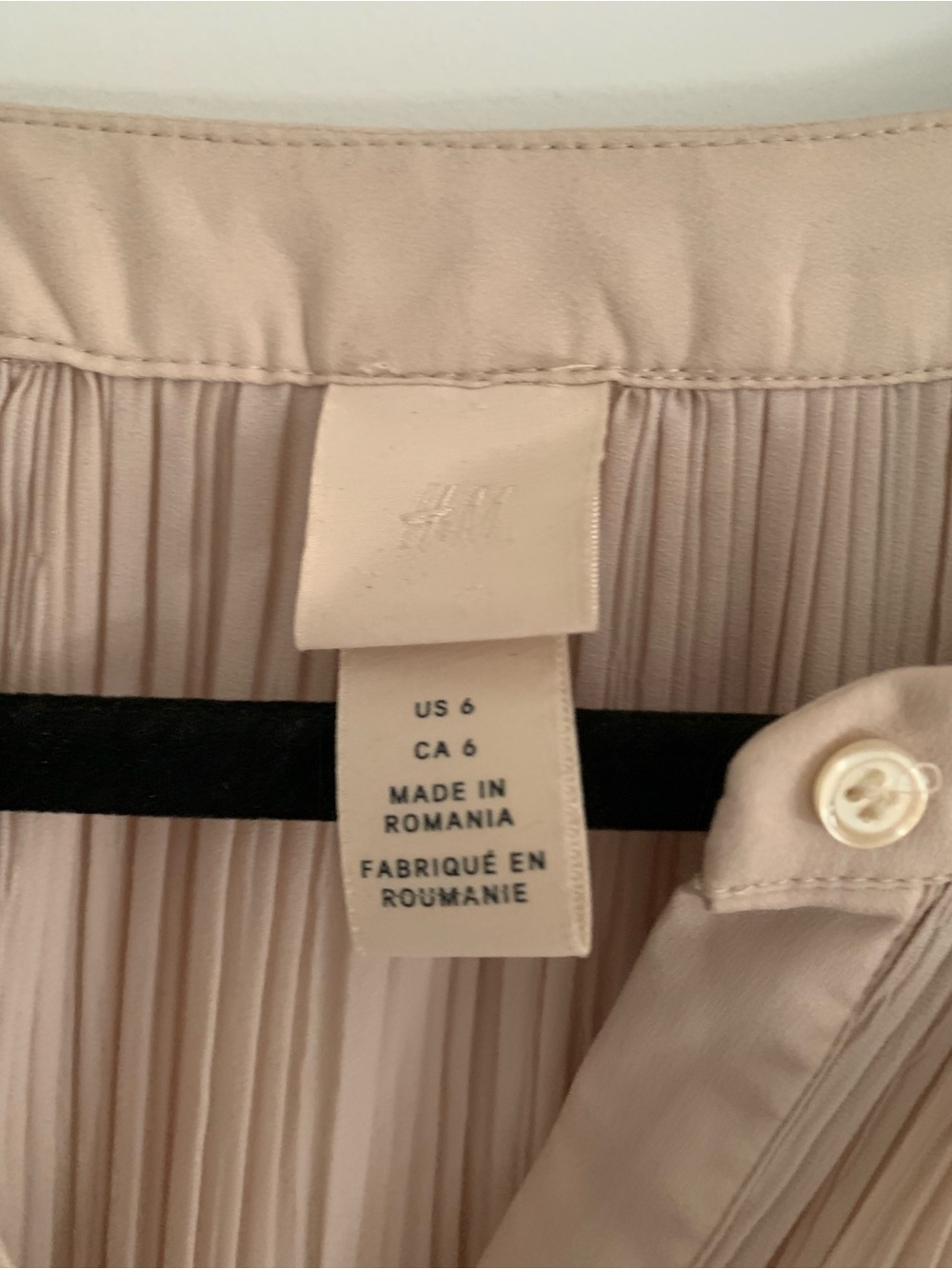 H&M Long-Sleeve Pleated Wrinkle Button-Front Dress in Light Cream Size 6 Medium - Picture 3 of 5